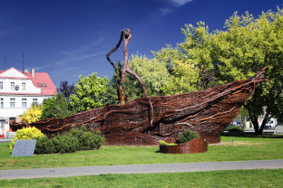 Wiklinowy kosz w Nowym Tomyślu