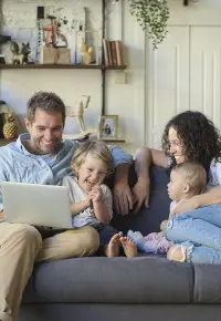 Praca zdalna w domu z dzieckiem – jak to pogodzić?