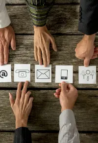 Komunikacja asynchroniczna w zespole: czym jest ten rodzaj komunikacji?