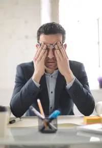 Upadłość pracodawcy a wynagrodzenie – jak odzyskać pieniądze?