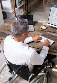 Osoby z niepełnosprawnościami na rynku pracy: aktualna sytuacja, aktywizacja i bariery