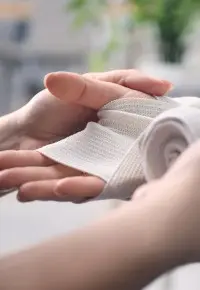 Wyposażenie apteczki w zakładzie pracy