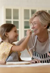 Babcia jako niania – umowa uaktywniająca, dofinansowanie