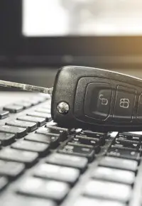 Co motywuje ludzi do pracy - laptop i samochód służbowy czy premia?