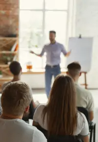 Jak wygląda praca w firmie szkoleniowej?