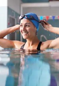 Instruktor pływania: kurs, zarobki, perspektywy pracy