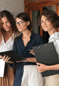 Kobiety w miejscu pracy – jak mogą się wspierać?