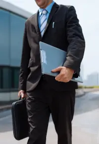 Komornik – jakie ma prawa i obowiązki?