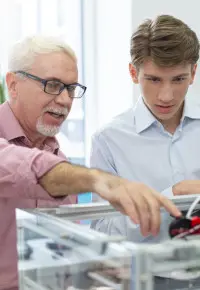 Korporacje szukają pracowników – staż dla studentów