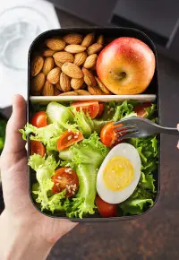 Lunch do pracy – pomysły na szybki obiad