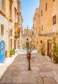 Praca Malta – gdzie szukać ofert? Jakie są średnie zarobki?