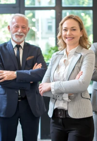 Młody szef wśród starszych pracowników – jak się odnaleźć w takiej sytuacji?