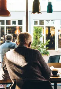 Komu i kiedy przysługuje odprawa emerytalna?