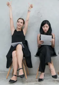 Kreowanie wizerunku na rozmowie kwalifikacyjnej – część dla pań: ubiór i makijaż