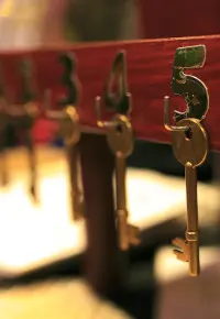 Portier – jak zostać, obowiązki, zarobki