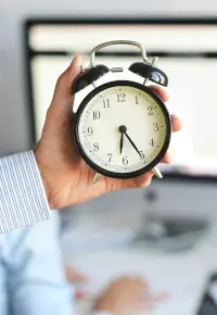 Praca 9 godzin dziennie – aspekty prawne, przerwy