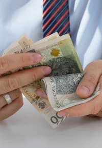 Premia regulaminowa – zasady przyznawania, opodatkowanie, zwolnienie lekarskie