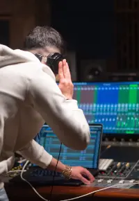 Producent muzyczny – praca, wykształcenie, predyspozycje, zarobki
