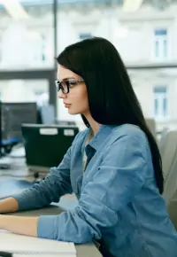 Etatowiec lub freelancer – ścieżka kariery programisty