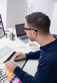 Przebudowa strony internetowej firmy: kiedy warto o tym pomyśleć?