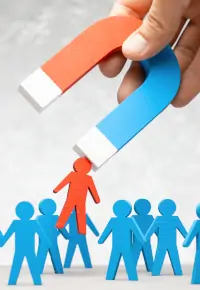 Rekrutacja online a rekrutacja standardowa