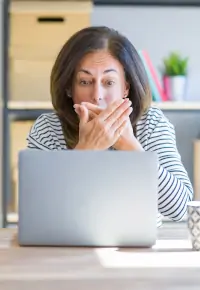 Zobowiązanie pracownika do zachowania tajemnicy zawodowej i poufności a plotki w pracy