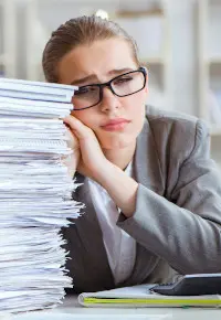 Siedzisz w pracy po godzinach? Licz się z mniejszą produktywnością