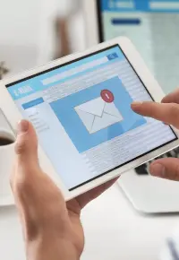 Skrzynka e-mail zwolnionego pracownika – co z nią zrobić?