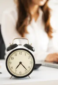 Stawka godzinowa – ile warta jest godzina pracy?