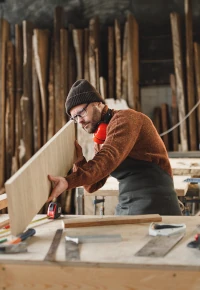 Stolarz – co robi, czy to opłacalne, jak zostać?