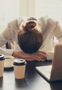 Stres w miejscu pracy – przyczyny, konsekwencje. Jak sobie z nim radzić?