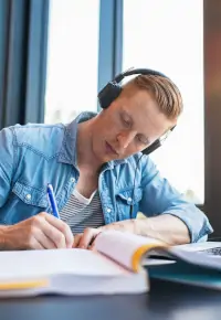 Bezrobocie po studiach? Jak naprawdę wygląda sytuacja absolwentów na rynku pracy?