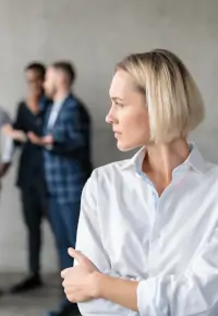 Syndrom urojonej publiczności w pracy – na czym polega?