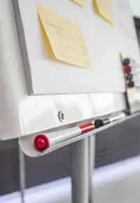 Zmiana agencji pracy tymczasowej a ważność szkoleń BHP