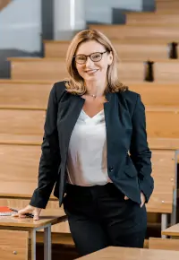 Praca na uczelni — ścieżki kariery, obowiązki i zarobki