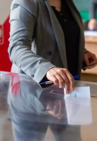 Praca w obwodowej komisji wyborczej – na czym polega, jak zasiąść, wynagrodzenie