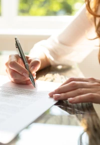 Umowa zlecenie – na czym polega? Składki, urlop, wypowiedzenie