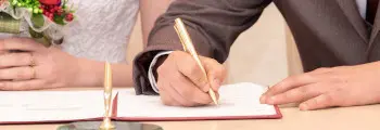 Zmiana nazwiska po ślubie w pracy – formalności