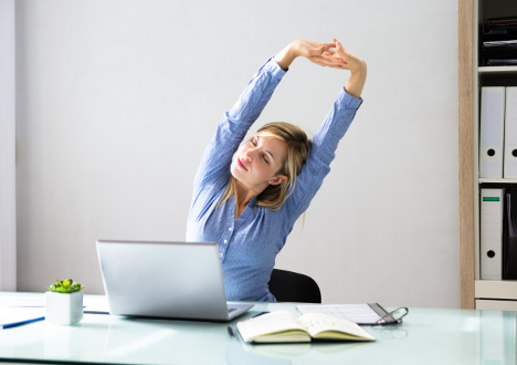 Ćwiczenia przy biurku - aktywność w pracy