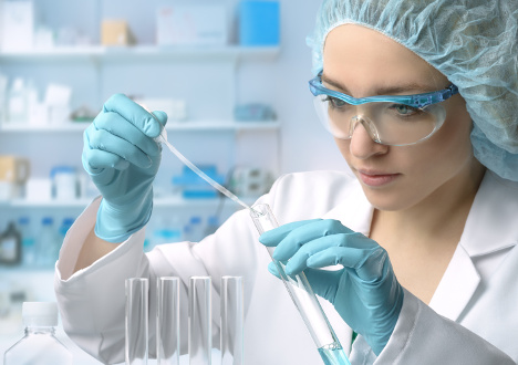 Laborant – gdzie szukać pracy, wymagania i uprawnienia, zarobki