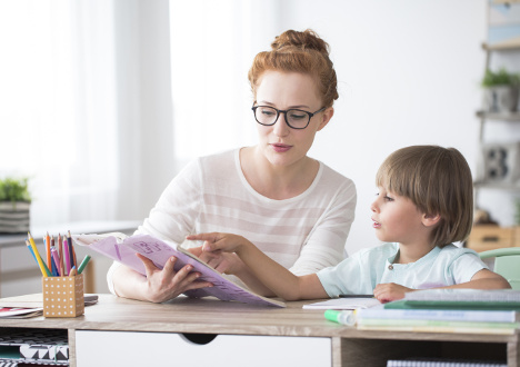 Nauczyciel wspomagający – kwalifikacje, zadania i obowiązki, zarobki, prawo