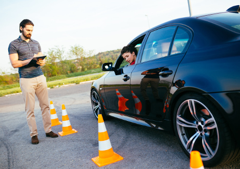 Instruktor nauki jazdy – jak zostać, kurs, wymagania, uprawnienia, zarobki