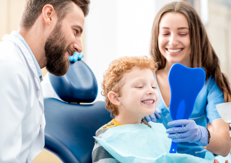 Asystentka stomatologiczna - jak zostać, kurs, obowiązki, wymagania, zarobki