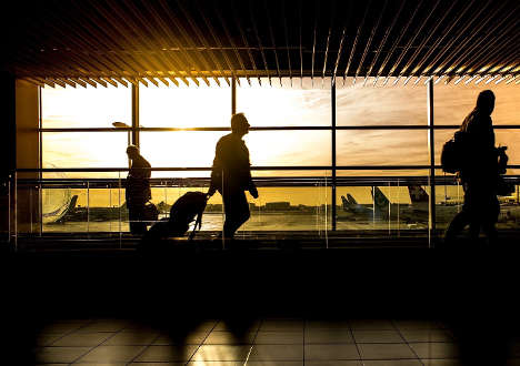 Mniej Polaków planuje emigrację zarobkową.