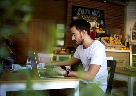 Praca zdalna - niezależność kontrolowana