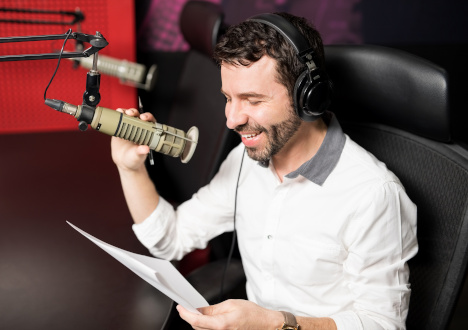 Spiker radiowy - jak zostać, na czym polega praca, cechy, zarobki