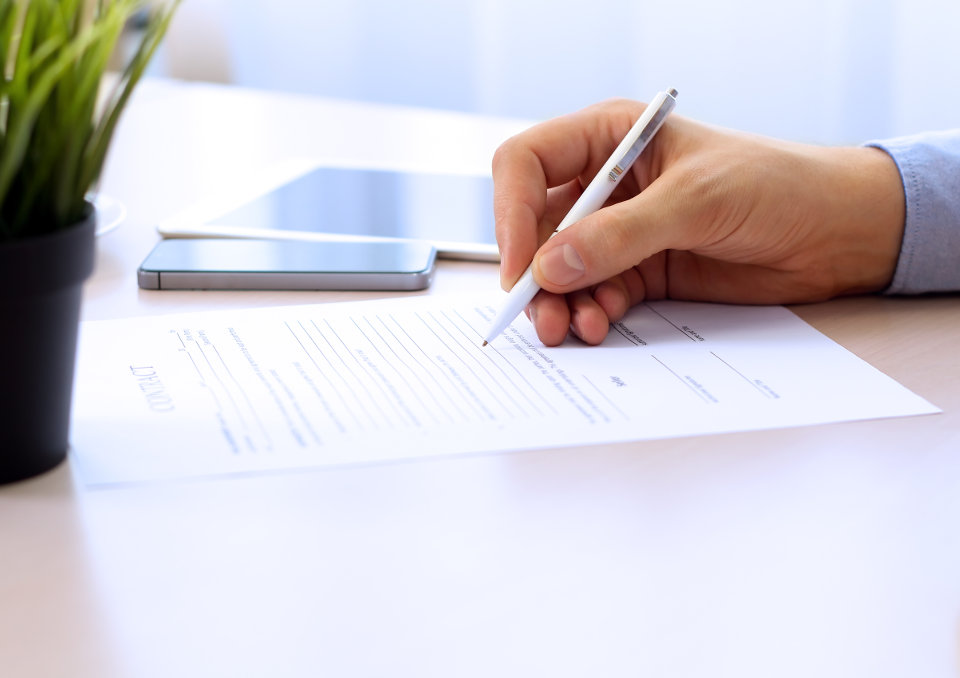 Umowa o dzieło z własnym pracownikiem - prawo pracy, składki ZUS