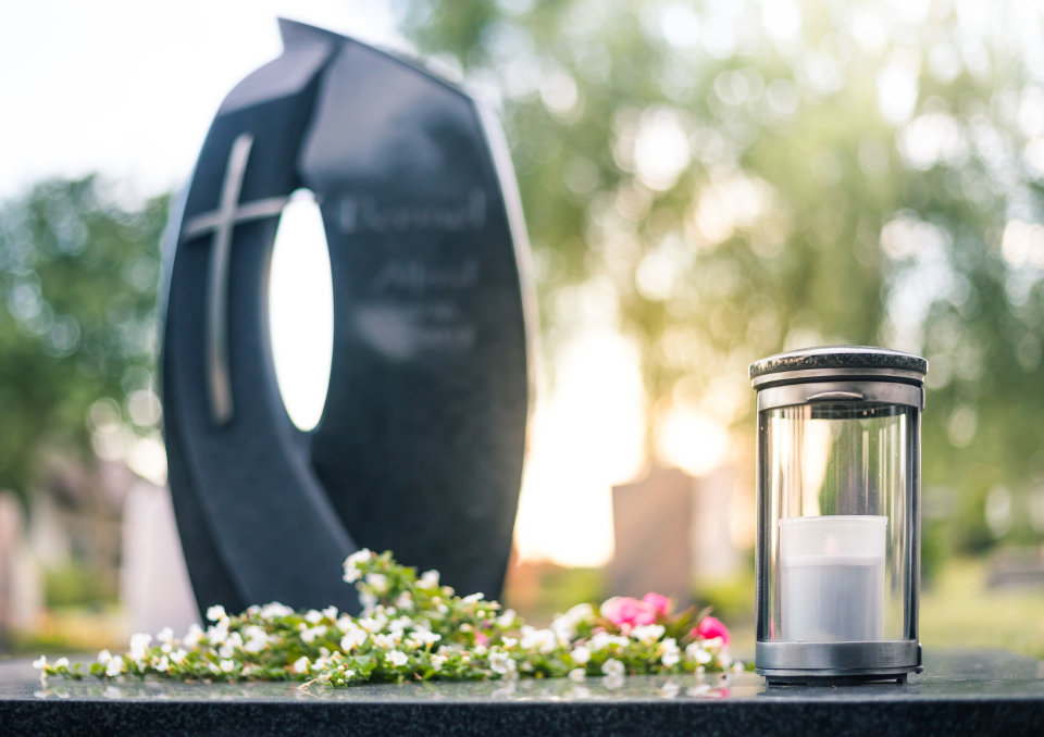 Branża funeralna - jak założyć biznes, czy się opłaca, zarobki