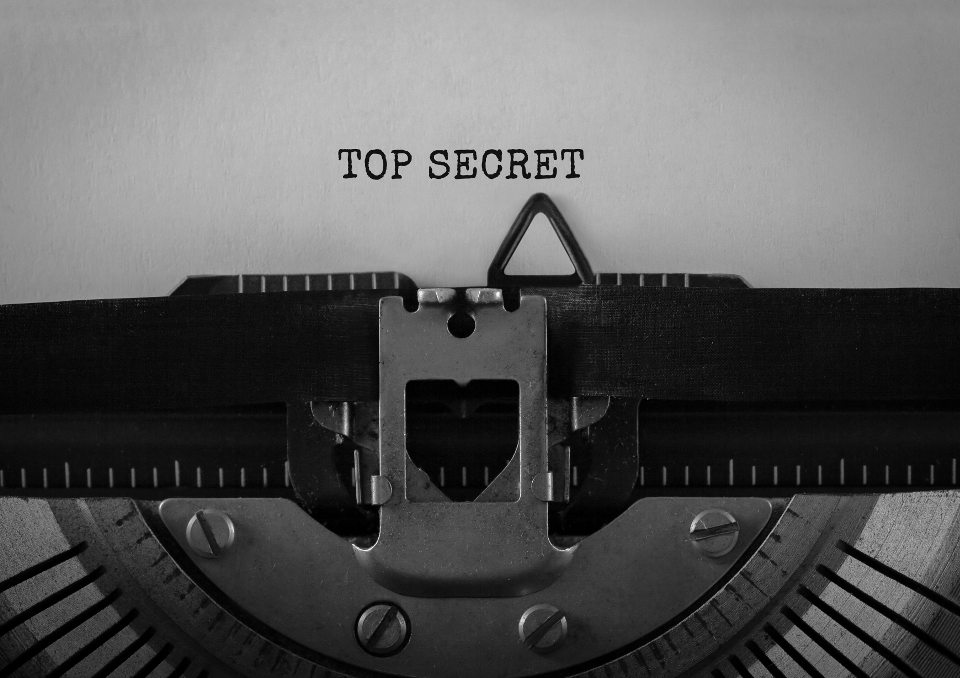 Tajemnica zawodowa – czym jest, kogo obowiązuje, zasady zwolnienia z tajemnicy