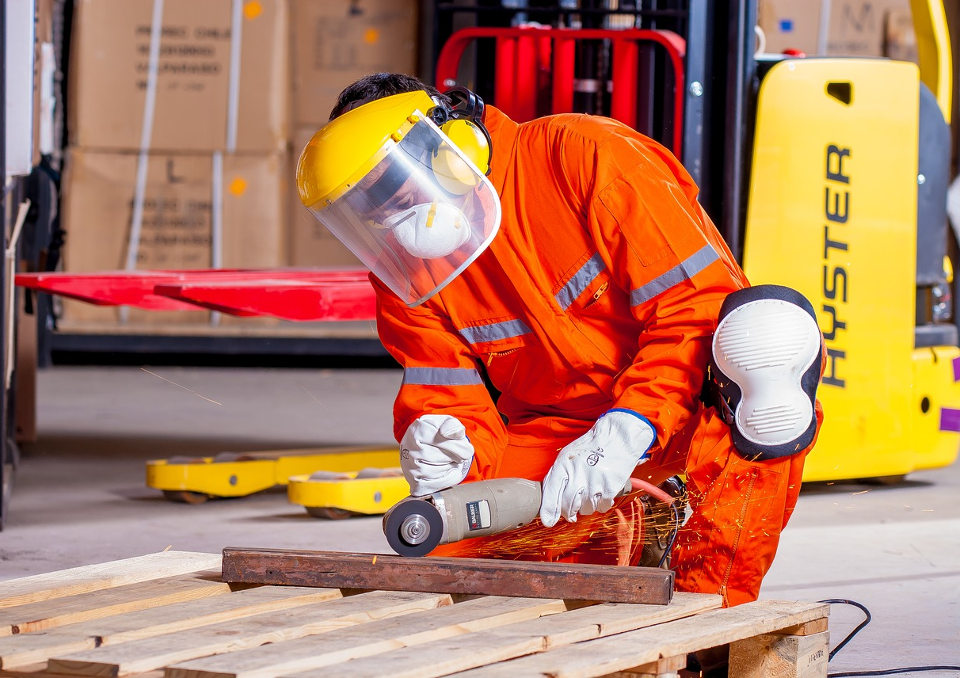 Odzież robocza – komu przysługuje, przepisy BHP, czy to obowiązek pracodawcy